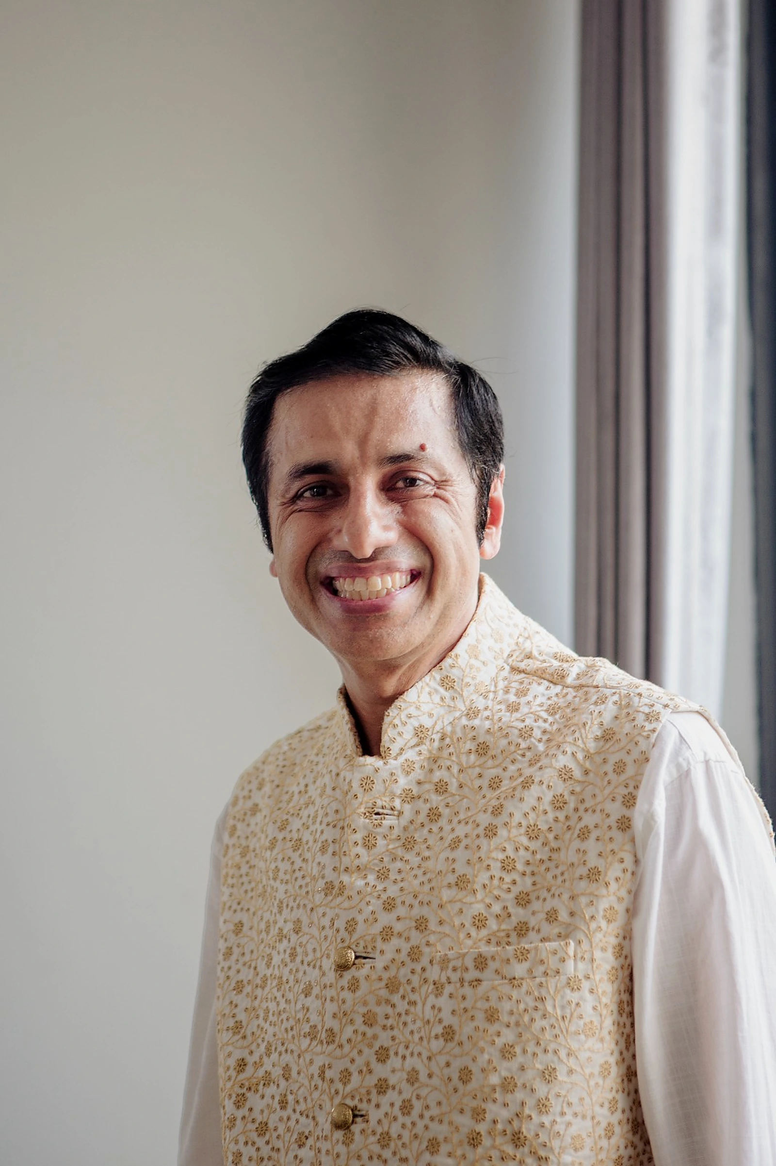 Dr. Suresh Devnani, author, speaker and guide